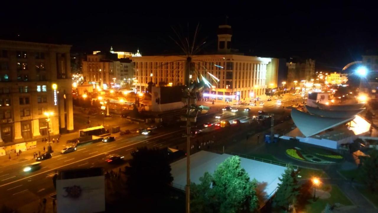 Independence Square - Khreschatyk. View On Independence Sq. Fountains Kyiv Exterior photo