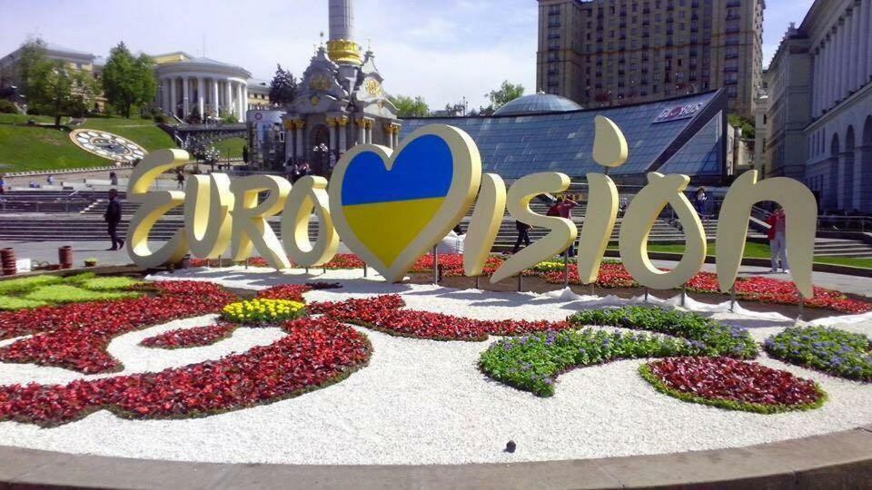 Independence Square - Khreschatyk. View On Independence Sq. Fountains Kyiv Exterior photo