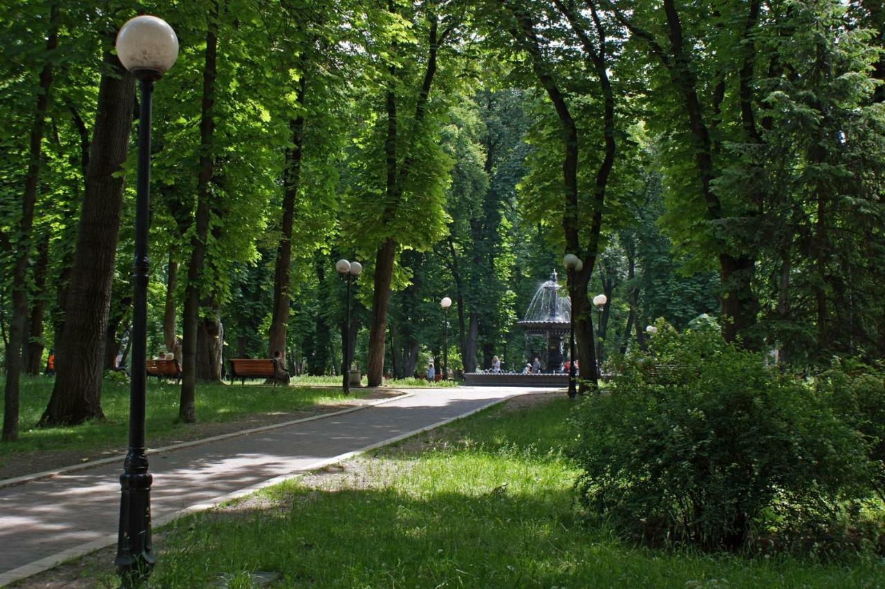 Independence Square - Khreschatyk. View On Independence Sq. Fountains Kyiv Exterior photo