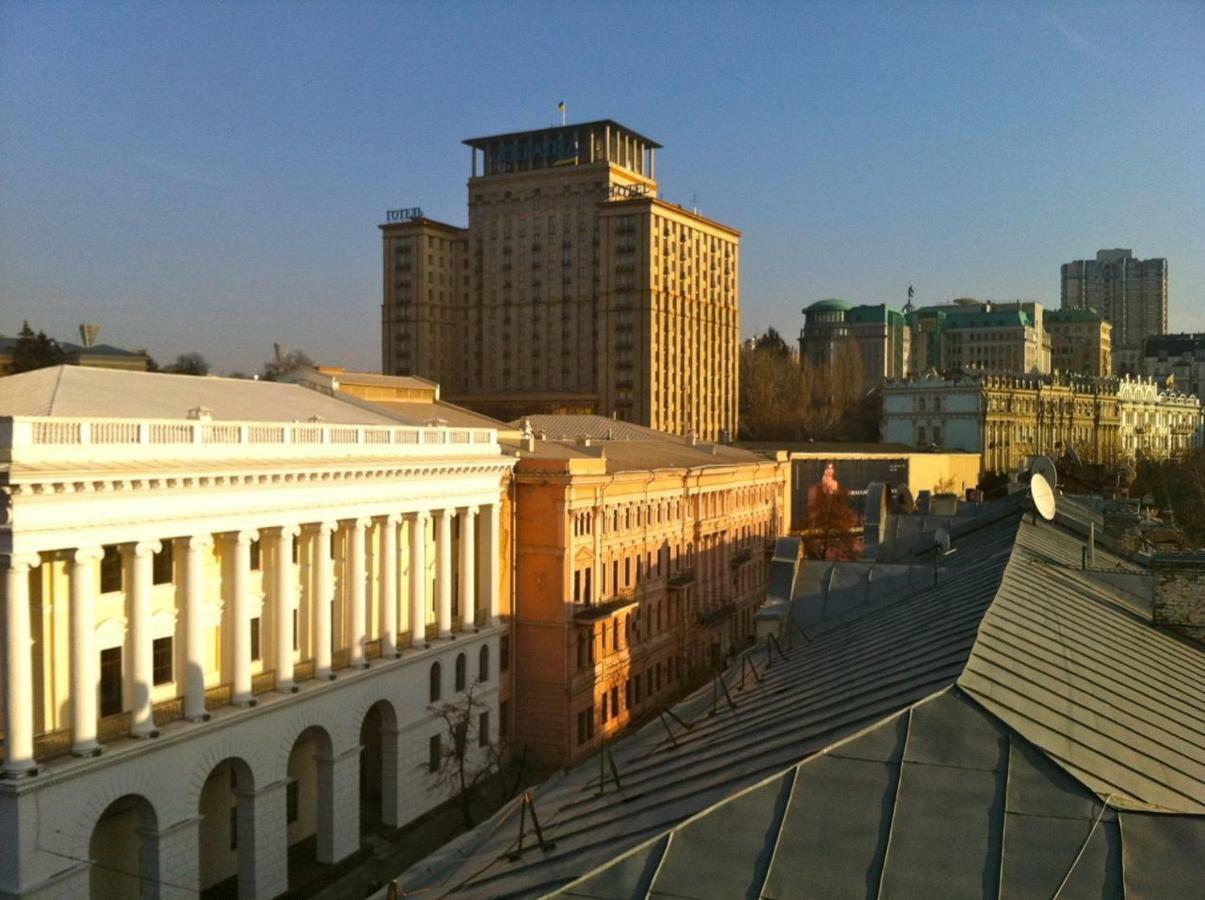 Independence Square - Khreschatyk. View On Independence Sq. Fountains Kyiv Exterior photo